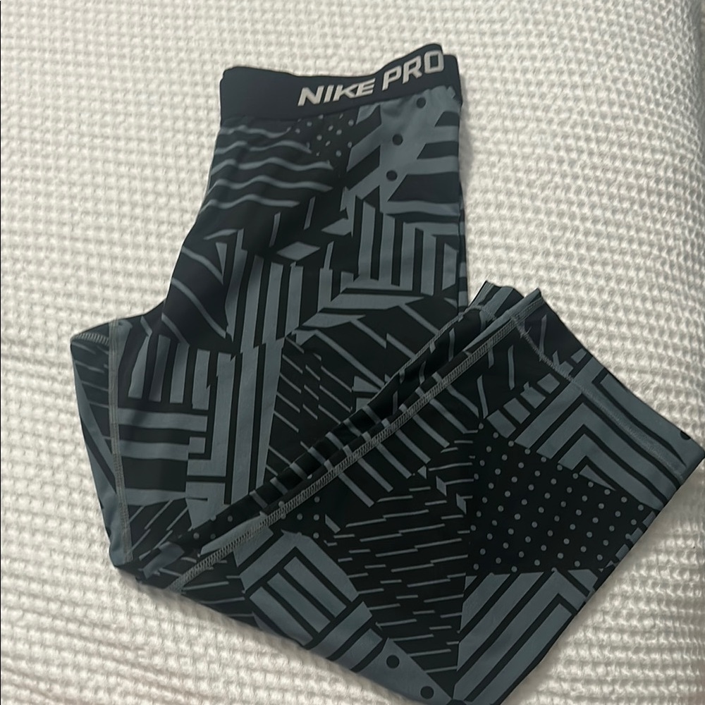 Nike Pro Geometric Black and Gray Leggings